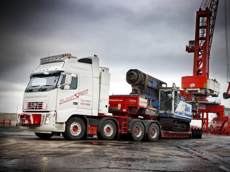 Volvo FH16 700 8x4 2009 года  (UK) (фото 1 из 3)